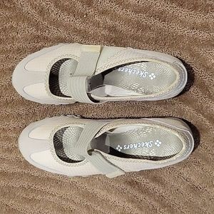 SKECHERS Women's Mary Jane Strap Shoe size 7.5 Natural